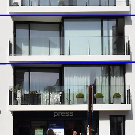 Aaron 0201 With 2 Sunny Terraces